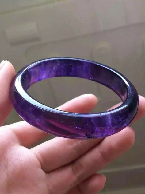 Jade Accessories, Bai Qian, Amethyst Bangle, Pretty Jewelry Necklaces, Wooden Bangle, Beautiful Tiaras, Resin Bangles, Purple Jade, Jade Bangle