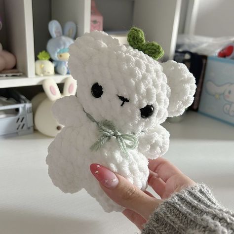 White Crochet Plushies, Plushies Crochet, Bear Plushie, Easy Crochet Animals, Crochet Turtle, Crochet Business, Crochet Design Pattern, Kawaii Crochet, Crochet Teddy