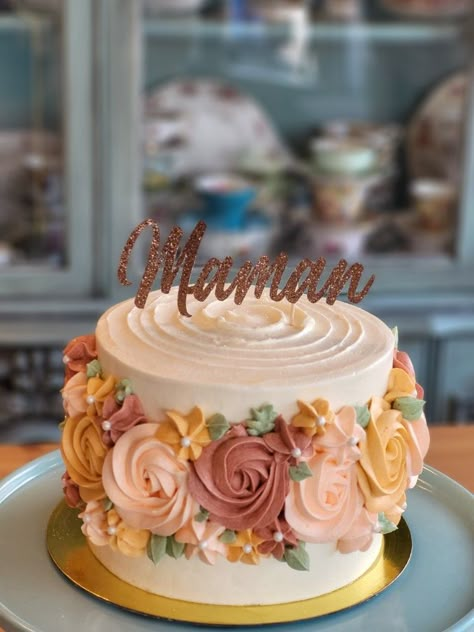 Cake Designs 2023 Birthday, Cookie Stack Birthday Cake, Customized Cakes For Women, Bday Cake Designs For Women, Layer Cake Ideas Decorating, Adult Cakes For Women Birthdays, Beautiful Cakes Birthday For Women, Bday Cakes For Women Beautiful, Fall Floral Cake