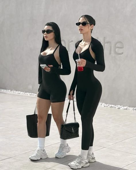 Gymshark Outfit Women, Fall Athleisure Outfits, Leggings Casual Outfit, Black Leggings Outfit Ideas, Gymshark Outfit, Active Romper, Jeggings Outfit, Fall Athleisure, Gym Outfit Ideas