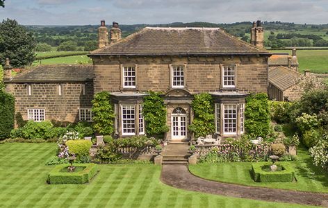 Residents might prefer that only they know about these three historic houses for sale in Yorkshire, but the secret’s out. Georgian Style Homes, English Houses, England Countryside, English Manor Houses, Georgian Architecture, English Manor, Historic Houses, Georgian Homes, Countryside House