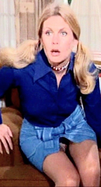 Elizabeth Montgomery Rare, Bond Women, Women Karate, Linda Smith, Celebrity Selfies, Blonde Actresses, Fashion Decades, Elizabeth Montgomery