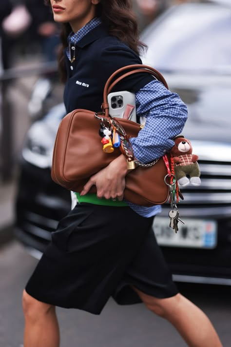 2025 Fashion Trends, Mode Shoes, Fashion Trend Forecast, Street Style Bags, Miu Miu Bag, 2025 Fashion, Jane Birkin, Bag Charms, Pretty Bags