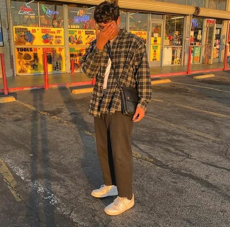 I have brown pants. I have the brown flannel. -white air force 1 -white plain t-shirt -black side bag Boy Flannel Outfit, Indie Fashion Men, Indie Outfits Men, Brown Pants Men, Flannel Outfits Fall, Boy Skater, Indie Outfits Aesthetic, Guys Fits, 90s Fashion Men