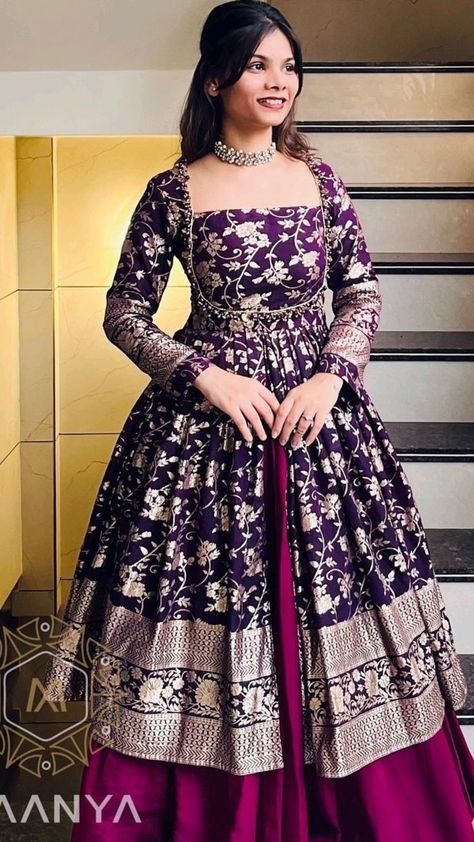 Anarkali Kurti From Saree, Lehenga Kurti Design, Long Frock From Saree, Brocade Gown Designs, Scratch Dress Designs, Saree Recycle Dresses Indian, Outfit From Scratch Indian, Lehenga From Scratch, Styling Dupatta