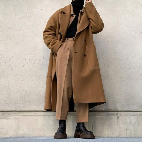 Trench Coat Street Style Men, Long Overcoat Men, Brown Long Coat Outfit, Long Trench Coat Outfit, Trench Coat Street Style, Brown Overcoat, Long Coat Outfit, Classy Streetwear, Brown Trench Coat