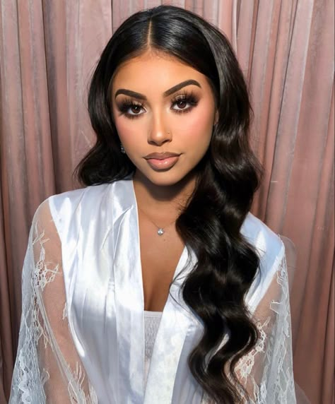 Baddie Formal Hairstyles, Prom Hair Hollywood Curls, Slick Middle Part Hair Down Wedding, Lose Curls For Wedding Hairstyles, Middle Parting Wedding Hair, Prom Hairstyles Latina, Prom Hair Middle Part, Sleek Middle Part Hair Down Curled, Middle Part Waves Wedding