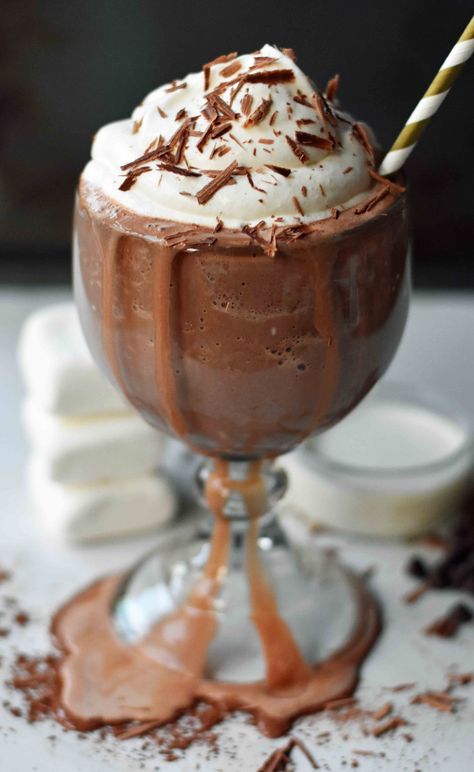 Frozen Hot Chocolate Recipe, Chocolate Drink Recipes, Famous Desserts, Frozen Hot Chocolate, Chocolate Drink, Hot Chocolate Recipe, Frozen Chocolate, Sweet Recipes Desserts, Chocolate Recipe