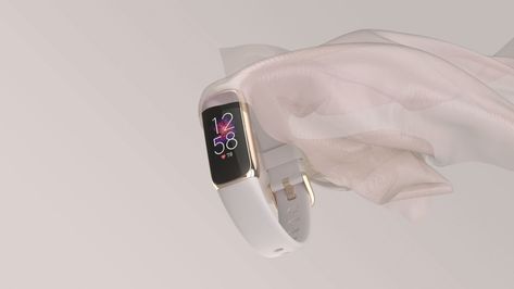 The $150 Fitbit Luxe looks more like jewelry than other fitness trackers do. Fitbit Aesthetic, Fitbit Luxe, Luxe Aesthetic, Wellness Tracker, Simple Watches, Smart Jewelry, Health Tracker, Gold Link Bracelet, Chic Bracelet