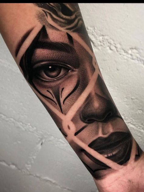 Tattoos For Women Spine, Spine Tattoos For Black Women, Dope Hand Tattoos For Women, Aum Tattoo, Chicano Art Style, Hand Tattoos Ideas, Tattoo Ideas Male, Unique Hand Tattoos, Tattoos For Black Women