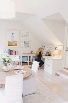 more splashes of col Shared Home Office Ideas, Shared Home Office, Home Office Inspiration, Dream Office, Attic Remodel, Office Workspace, Craft Room Office, White Rooms, Home Office Space