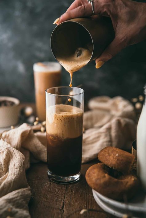 Maple Latte Recipe, Maple Latte, Fall Coffee Drinks, Iced Latte Recipe, Shaken Espresso, Specialty Coffee Drinks, Coffee Shot, Coffee Pictures, Coffee Photos