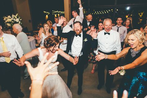 Wedding Photo With Guests, People Dancing At Wedding, Wedding Reception Photo Inspiration, Fun Wedding Reception Pictures, Wedding Action Shots, Wedding Dance Floor Pictures, Wedding Photos Dancing, Fun Wedding Shots, Wedding Photography Dancing