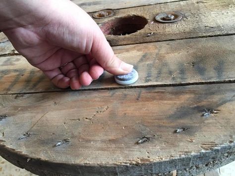 Turn a Dusty Cable Spool Into a Trendy Coffee Table Diy Wooden Spool Table, Cable Drum Table Ideas, Spool Coffee Table, Electrical Spool Ideas, Spool Coffee Table Diy, Wooden Cable Spools Table, Wooden Spool Ideas, Wooden Spool Coffee Table, Spool Table Ideas