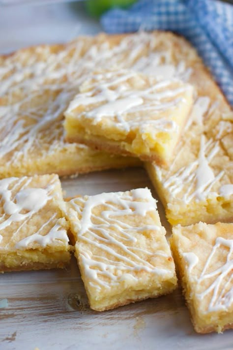 These Easy Pineapple Bars come together in 10 minutes using canned crushed pineapple and just a few pantry staples for the crust! Things To Make With Crushed Pineapple, Recipes Using Canned Crushed Pineapple, Pineapple Bars Easy, Pineapple Cookie Recipes, Pineapple Cookies Easy, Crushed Pineapple Recipes Desserts Easy, Pineapple Coconut Bars, Pineapple Squares Recipe, Pineapple Bars Recipe