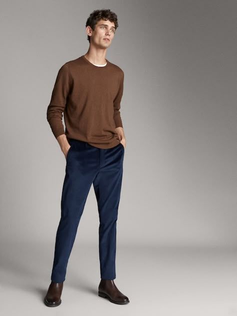 Chinos Men Outfit, Minimalist Moda, Minimalist Fashion Men, Silk Sweater, Men Fashion Casual Shirts, Mens Fashion Smart, Mens Casual Dress Outfits, Mens Outfit Inspiration, Kamakura