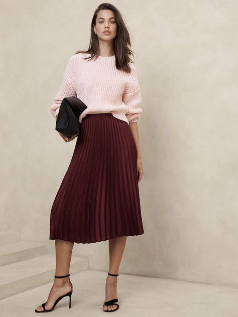 Women's Skirts | Banana Republic Factory Old Fashioned Fashion, Feminine Outfits Over 40, Skirts For Women Casual, Berlin Fashion Women, Vintage Modern Style Fashion, Dramatic Ingenue Style, Pleated Waist Skirt For Fall, Fall Pleated Waist Skirted Bottoms, Stretch Pleated Midi Skirt