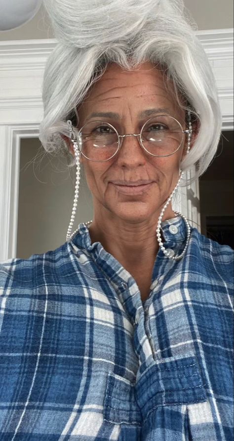 Grandma Halloween Costume For Women, Old Lady Costume Diy, Grandma Costume Makeup, Granny Costume Ideas, Halloween Old Lady Costume, Granny Costumes For Adults, Old Lady Dress Up, Old Lady Hairstyles Costume, Old Granny Costume