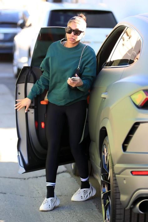 Green Sweatshirt Outfit, Dark Green Sweatshirt, Yeezy Foam Runners, Runners Outfit, Striped Tube Socks, Foam Runners, Scene Style, Yeezy Foam, Lori Harvey