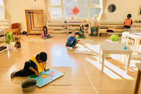 Shape of Montessori Classrooms Montessori Classroom Layout, Montessori Environment, Toddler Curriculum, Buena Park, Classroom Layout, Kids Daycare, Montessori Preschool, Montessori Ideas, Montessori Classroom