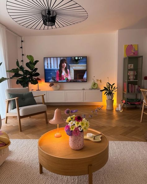 Chic Living Room Decor Small Apartments, Minimal Colourful Living Room, Bright Color Living Room Designs, Modern Apartment With Color, Living Room Designs Pop Of Color, Modern Colourful Interior, Living Room Appartement Aesthetic, Artsy Minimalist Home, Minimalist Colourful Living Room