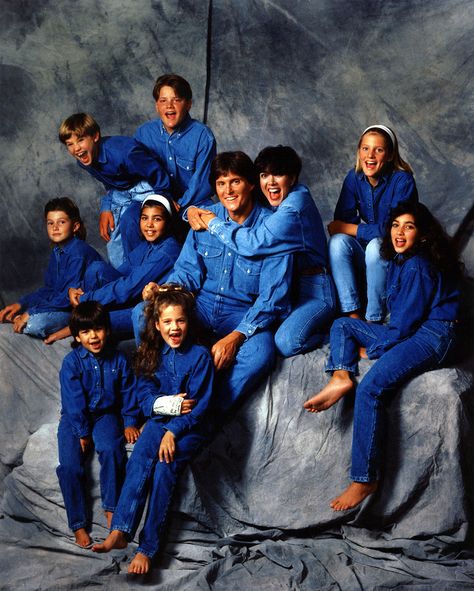 The real consequence of their separation is that we won't be getting any more of these beauties. Kardashian Family Photo, 90s Celebrity Fashion, Kardashian Christmas Card, Kardashian Christmas, Estilo Kim Kardashian, Funny Family Photos, Brody Jenner, Estilo Kardashian, Estilo Kylie Jenner