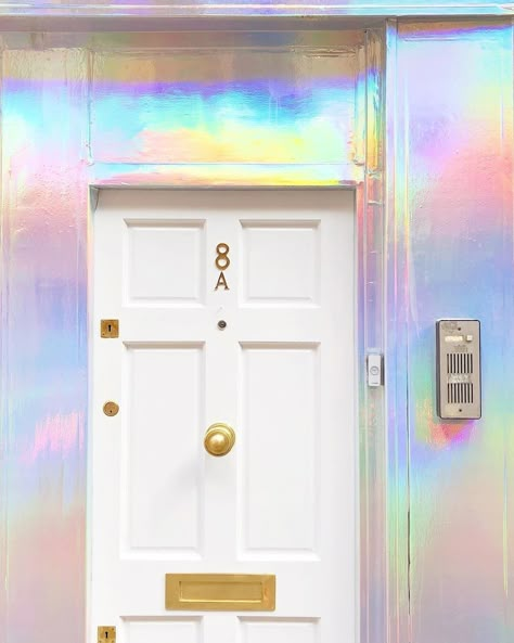 Once you open up the door to using our Laki #ThroatSoaks as part of your daily oral health routine, there's no going back. 👋 Beyond supporting overall throat and oral health, they also naturally freshen bad breath. 💫⁠ ⁠ Photo by @cestmaria Iridescent Decor, Holographic Wallpapers, Holographic Iridescent, Salon Suites, Oil Slick, London Street, Photo Design, Photography Design, Pastel Aesthetic