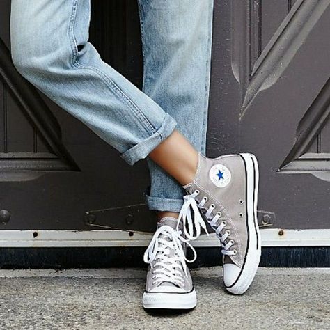 Grey High Top Converse, Zapatillas All Star, High Top Converse Outfits, Converse Style Women, Converse Outfits, Grey Converse, High Top Converse, Basket Style, Converse Style