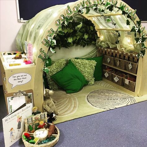 This little reading nook is amazing! Reading Corner Classroom, Reception Classroom, Classroom Preschool, Reading Display, Indoor Play Area, Eyfs Classroom, Boho Classroom, Preschool Rooms, Corner Ideas