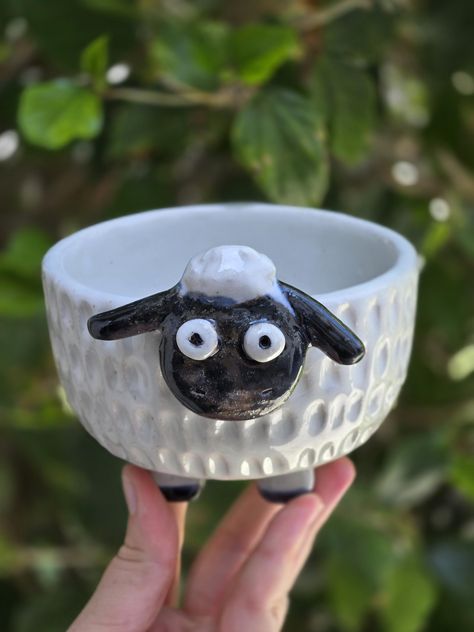 This is a medium handmade pot thrown on the wheel  decorated to look like a sheep. It is made with highfire stoneware clay and food safe glazes. this is a great gift for any animal lover. detentions around 4x4x4 inches Cute Clay Pinch Pot Ideas, Pinch Pot Design Ideas, Animal Ceramic Bowl, Pottery Baskets Clay, Animal Coil Pots, Cute Animal Ceramics, Animal Bowls Ceramic, Clay Animal Bowl, Pet Bowl Ceramic