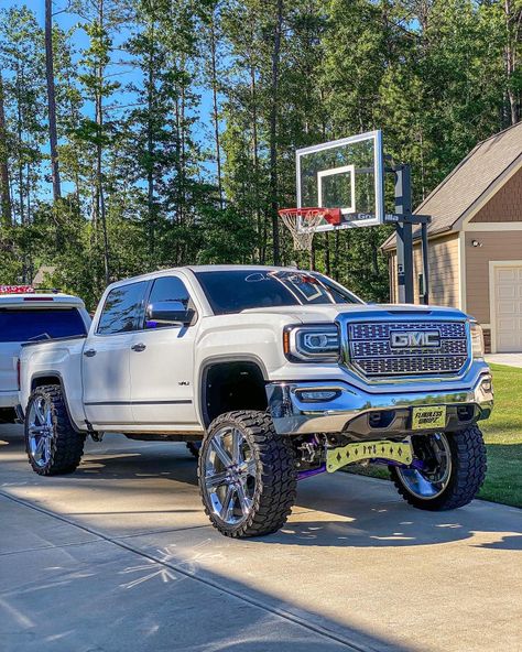 Squatted Truck, Squatted Trucks, Chevy Silverado Z71, Dream Cars Lexus, Diesel Trucks Ford, Big Ford Trucks, Dream Cars Mercedes, Trucks Lifted Diesel, Lifted Truck