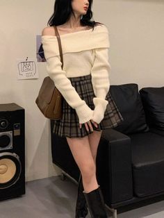 Korean Outfit Ideas For Women, Elegant Soft Outfits, Aesthetic Outfits Girl Korean, Grey Off Shoulder Sweater Outfit, Aesthetic Winter Outfits Korean, Winter Outfit Korean, Korean Girl Outfits, Korean Outfit Aesthetic, Korean Outfits Aesthetic