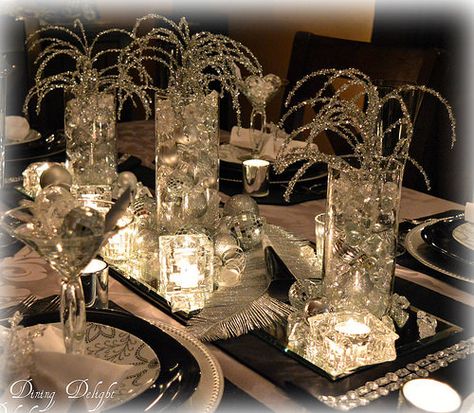 Dining Delight: New Year's Eve Table Inspiration Gatsby Tablescape, Nye Tablescape, Wedding Table Settings Diy, Winter Table Centerpieces, Easter Brunch Tablescape, Decorative Branches, Glamour Party, New Year Table, New Years Wedding