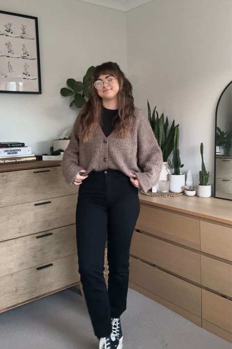 Midsize Fall Office Outfits, Edgy Outfits Work, 2025 Work Outfits, Winter Curvy Outfits, Mid Size Outfits Winter, Curvy Office Outfit, Manali Aesthetic, Winter Formal Outfits, Mid Size Winter Outfits