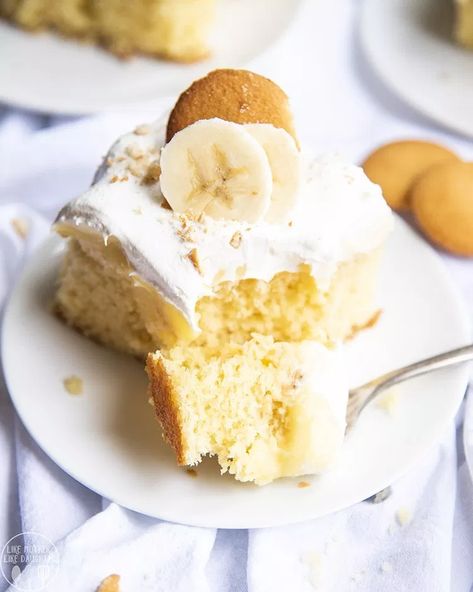 Banana Pudding Poke Cake – Like Mother, Like Daughter Banana Poke Cake, Cream Poke Cake, Banana Cake Recipe Easy, Instant Banana Pudding, Banana Pudding Poke Cake, Banana Cake Recipes, Pudding Poke Cake, Cake Mix Ingredients, Banana Pudding Cake