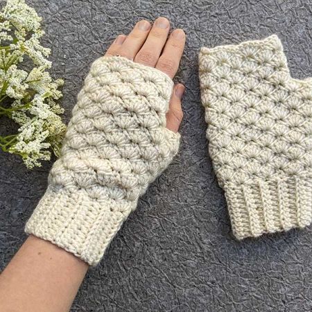 Stay warm and stylish during any season with our Crochet Fingerless Gloves pattern! Perfect for keeping your hands cozy while allowing free movement. Ideal for chilly days and a great accessory for any outfit. Easy to make and customize!  #crochethandwarmers, #crochetfingerlessgloves, #crochetgloves, #crochettutorials, #crochetpatterns, #crochet Free Crochet Fingerless Mittens Patterns, Hand Mittens Crochet, Free Crochet Glove Patterns, Crochet Pattern For Fingerless Gloves, Crochet Patterns For Fingerless Gloves, Diy Crochet Fingerless Gloves, Crochet Half Gloves, Crochet Hand Mittens, Crochet Men’s Fingerless Gloves