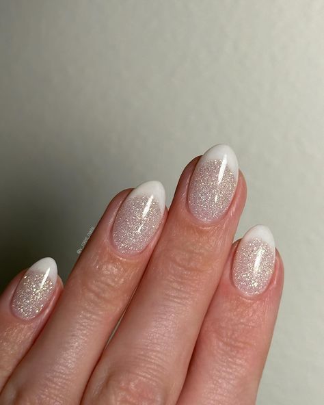 A few things about a French mani…. 1.) when in doubt, use a glitter base. It’ll hide any imperfections if your lines aren’t as sharp as your winged eyeliner. 🔪 2.) don’t look too long. The longer you look, the more you’ll find imperfections no matter how much you liked it at first 😂🥲🫥 3.) promise yourself that you’ll do them again bc they’re worth the extra steps ✨ 💖 Margo 🤍 Veronica Products Used:⁣ 🌿 @revelnail dip powders, sensitive dip liquids and gel top coat ⁣(one-time code “RNTORI20... Glitter With French Tip, French Nails With Glitter Top Coat, Glitter Nails With French Tip, Promise Yourself, White Tip Nails, Budget Beauty, Classic Nails, Builder Gel, Shiny Nails