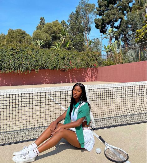 Preppy black girl aesthetic Mariama Diallo, Tennis Court Photoshoot, Country Club Aesthetic, Tennis Photoshoot, Tennis Lifestyle, Tennis Aesthetic, Club Aesthetic, Wealthy Lifestyle, Clubbing Aesthetic