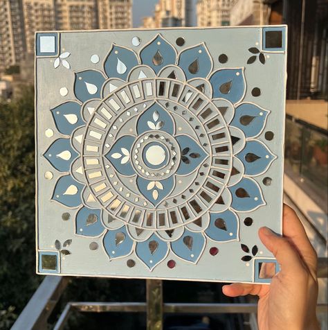 Lippin Art Square, Mini Lippan Art Design, Lipan Art On Canvas, Mud Work Designs, Lippin Art Design Square, Lipon Work Mirror, Mandala Square Design, Lipan Art Square, Lippen Art Designs Ideas