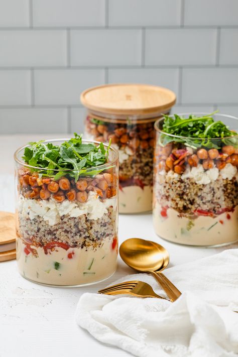 Lunch In A Jar, Meal Prep Salads, Feta Hummus, Gluten Free Hummus, Chickpea Quinoa, Jar Salad, Salad Meal Prep, Mason Jar Salad, Salad In A Jar