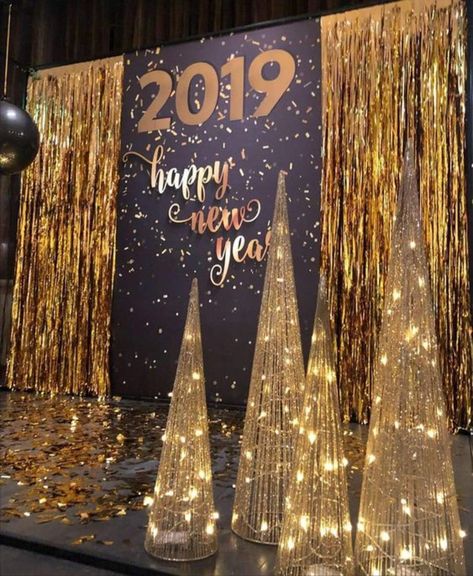 30+ Sparkly New Years Party Backdrop Ideas for 2023 | HubPages New Year Backdrop Ideas, Party Backdrop Ideas, Backdrop Images, Christmas Party Backdrop, New Year Backdrop, 2023 Images, Church Christmas Decorations, Decoration Backdrop, Deco Ballon