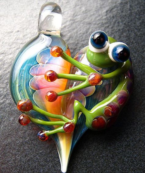 Frog Heart, Frog Pendant, Lampwork Glass Pendants, Frog Jewelry, Lampwork Pendant, Glass Frog, Lampwork Jewelry, Lampwork Glass Beads, Glass Heart