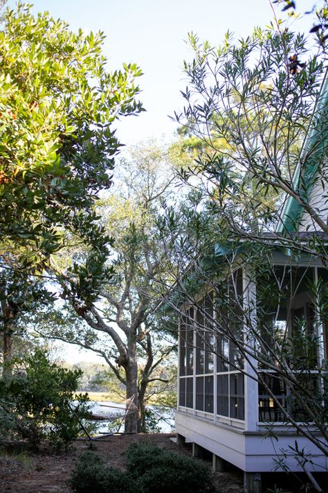 The Tides Of Marsh: recapping our Bald Head Island visit and new familiy marsh house on the blog today. #marsh #beachhouse #marshmellow #baldheadisland #travel #travelblogger // https://www.katheats.com/the-tides-of-marsh Marsh House, Charleston House, Goat House, Bald Head Island, House On Stilts, Going Bald, Charleston Homes, Southern Marsh, Bald Head