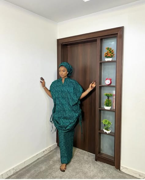 Arewa Ankara Skirt And Blouse, Arewa Ankara Gown Styles, Skirt And Blouse Ankara, Boubou Styles, Ankara Outfits, Boubou Styles For Women, Bubu Gown, Bubu Gown Styles, Ankara Skirt And Blouse