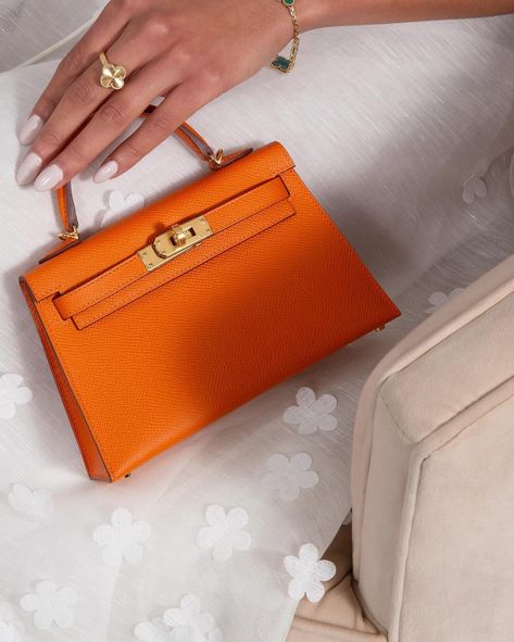 Orange Handbag, Mini Kelly, Colorful Bags, Bag Luxury, Old Money, You Think, Fashion Outfits, Luxury Fashion, Orange