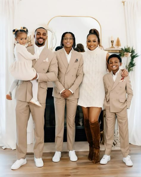 White And Brown Family Pictures, Beige Christmas Outfits Family, Cream And Gold Family Christmas Photos, White And Beige Family Photoshoot, Winter White Family Photo Outfits, Christmas Photo Shoot Outfits Family, Nude Color Family Photoshoot, Black And Gold Family Pictures Outfits, White Christmas Photo Shoot Family