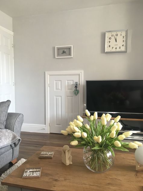 Dulux Polished Pebble Dulux Polished Pebble Living Rooms, Polished Pebble Dulux Paint Bedroom, Polished Pebble Dulux Paint Living Room, Dulux Polished Pebble Hallway, Dulux Paint Colours Grey, Dulux Paint Colours Living Room, Snug Office, Paint Ideas For Living Room, Hygge Cottage