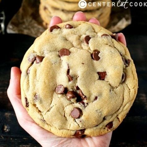 Jumbo Chocolate Chip Cookies - CenterCutCook Jumbo Chocolate Chip Cookies, Dessert Aux Fruits, Choc Chip Cookies, Chocolate Chip Recipes, S'mores, Yummy Sweets, Chocolate Chip Cookie, Cookies Recipes Chocolate Chip, Cookie Desserts