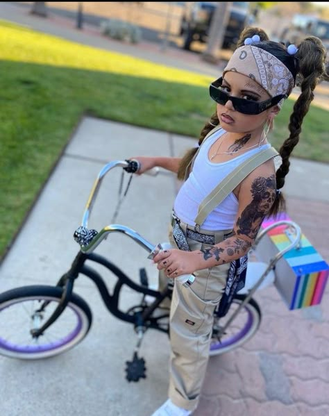 Cholos Halloween Costumes, Cholo Costumes Women, Cholo And Chola Halloween Costume, Chola Party Outfit, Cholo Halloween Costume, Chola Halloween Costumes, Cholo Party Outfit, Chola Costume Ideas, Chulo Outfits