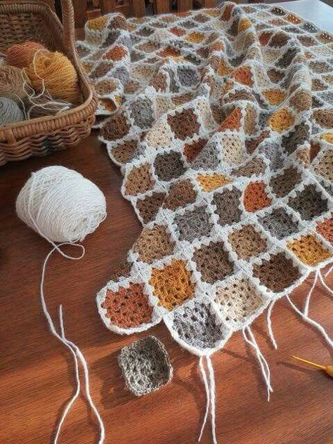 Hantverk Diy, Crochet Inspo, Diy Crochet Projects, Yarn Projects, Crochet Blankets, Crochet Stuff, Crochet Granny, Granny Squares, Crochet Blanket Patterns